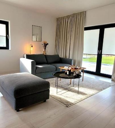 Bast 17: Spacious Mandoria Stay with Parking and Terrace Lodz  Exterior photo