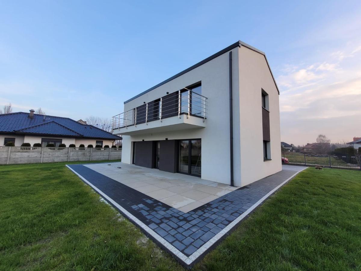 Bast 17: Spacious Mandoria Stay with Parking and Terrace Lodz  Exterior photo