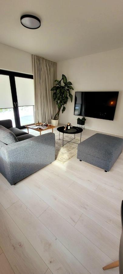 Bast 17: Spacious Mandoria Stay with Parking and Terrace Lodz  Exterior photo