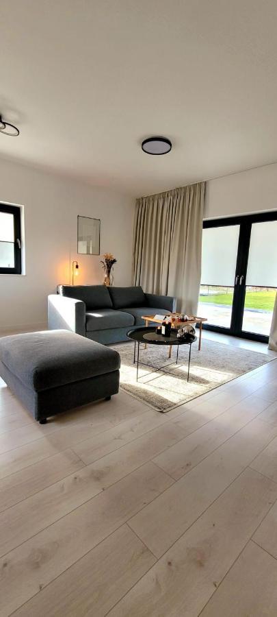 Bast 17: Spacious Mandoria Stay with Parking and Terrace Lodz  Exterior photo