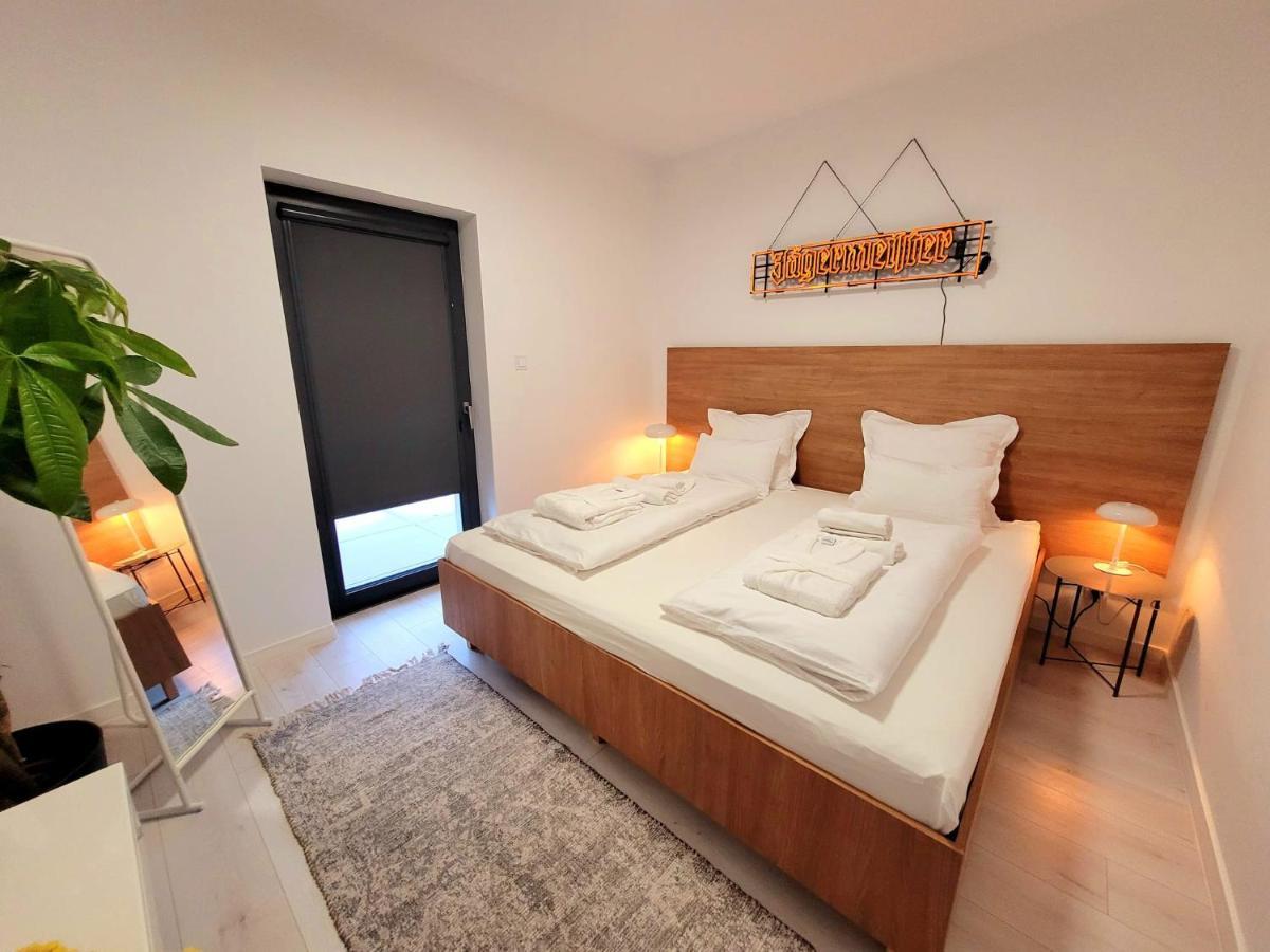 Bast 17: Spacious Mandoria Stay with Parking and Terrace Lodz  Exterior photo