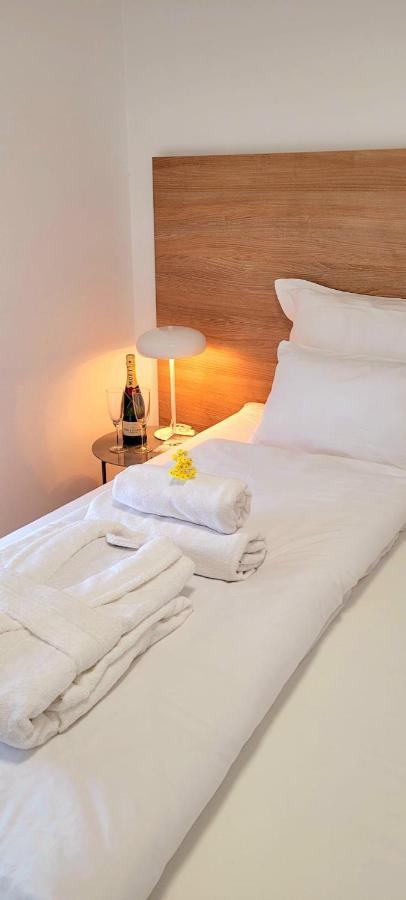 Bast 17: Spacious Mandoria Stay with Parking and Terrace Lodz  Exterior photo