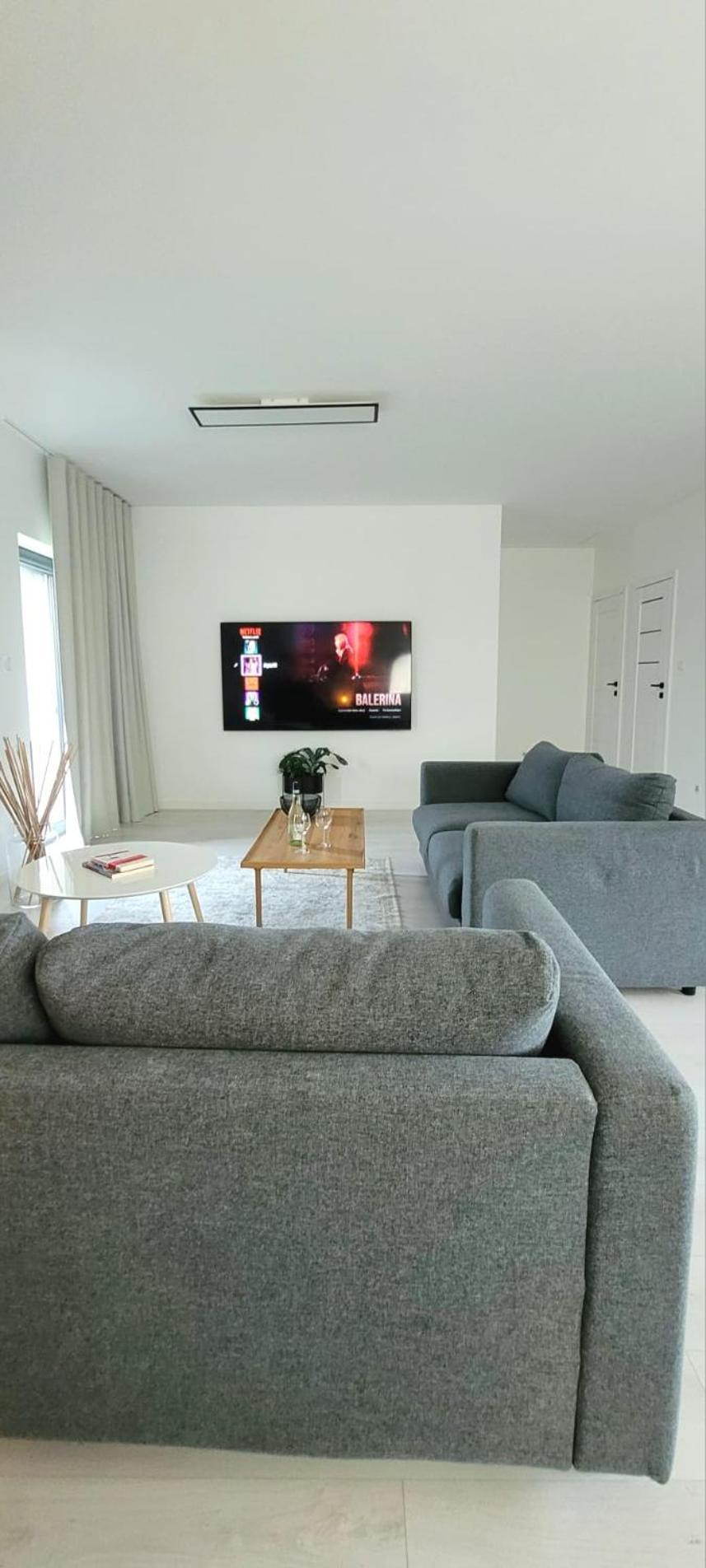 Bast 17: Spacious Mandoria Stay with Parking and Terrace Lodz  Exterior photo