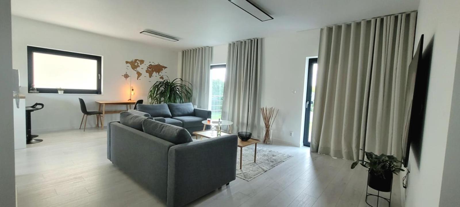Bast 17: Spacious Mandoria Stay with Parking and Terrace Lodz  Exterior photo