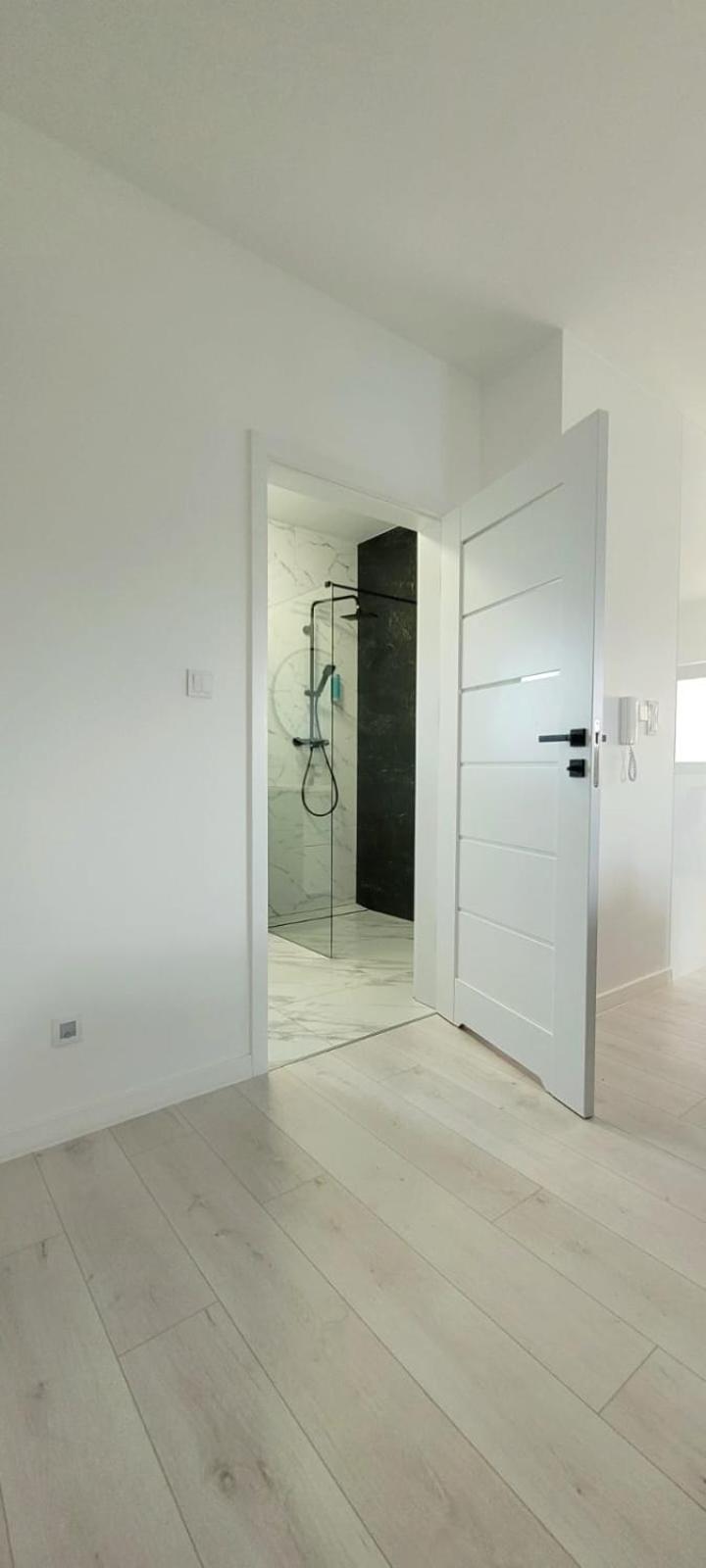 Bast 17: Spacious Mandoria Stay with Parking and Terrace Lodz  Exterior photo