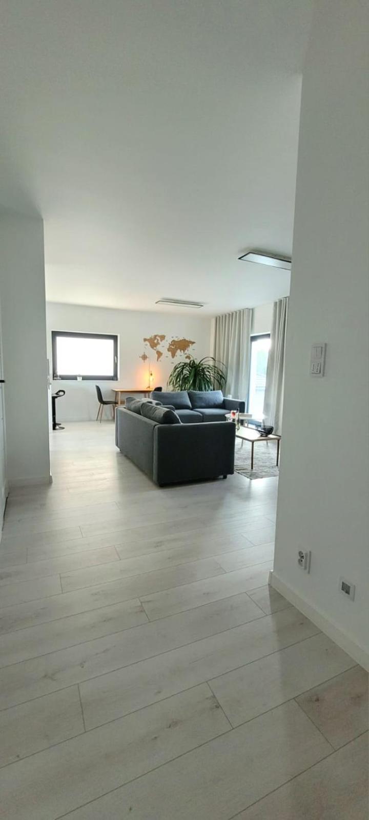 Bast 17: Spacious Mandoria Stay with Parking and Terrace Lodz  Exterior photo