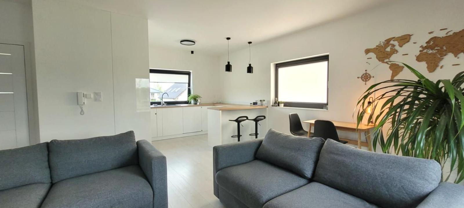 Bast 17: Spacious Mandoria Stay with Parking and Terrace Lodz  Exterior photo