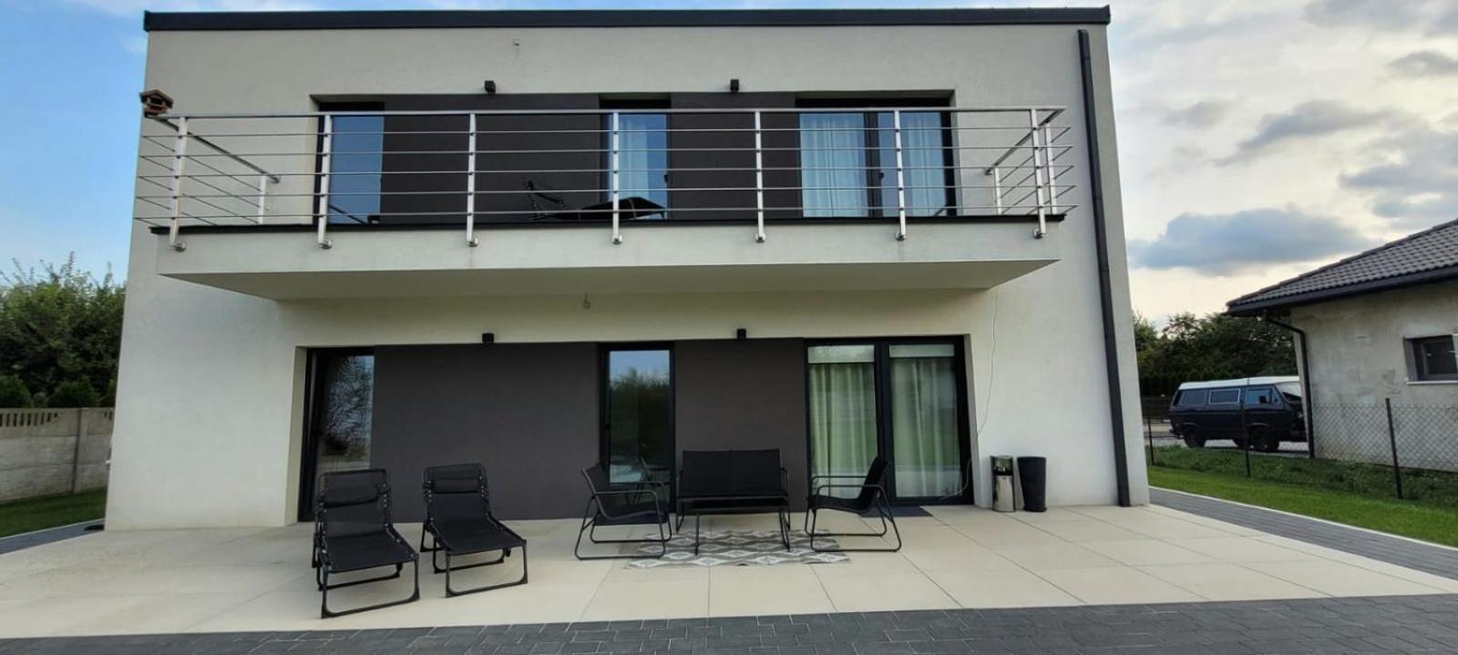 Bast 17: Spacious Mandoria Stay with Parking and Terrace Lodz  Exterior photo